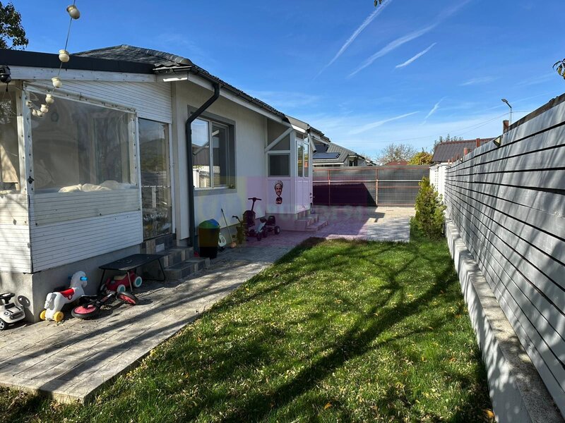 Casa 3 camere + dependinte, curte 380, Sabareni