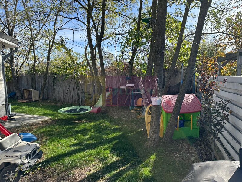 Casa 3 camere + dependinte, curte 380, Sabareni