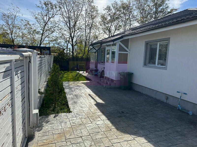 Casa 3 camere + dependinte, curte 380, Sabareni