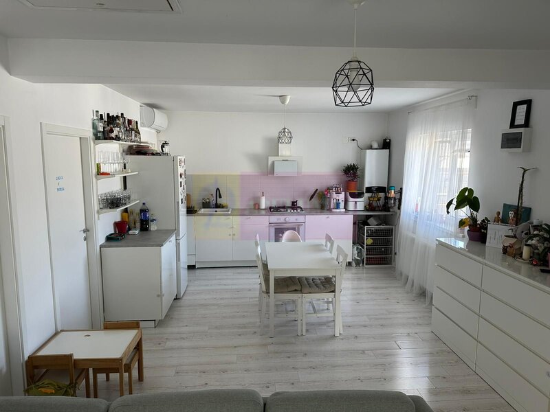 Casa 3 camere + dependinte, curte 380, Sabareni