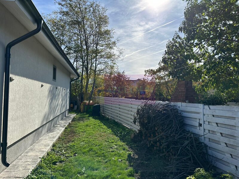 Casa 3 camere + dependinte, curte 380, Sabareni